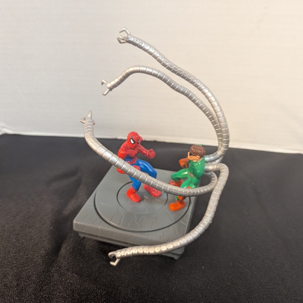 4/$20 Marvel Spiderman Vs Doctor Octopus Spinning Figure